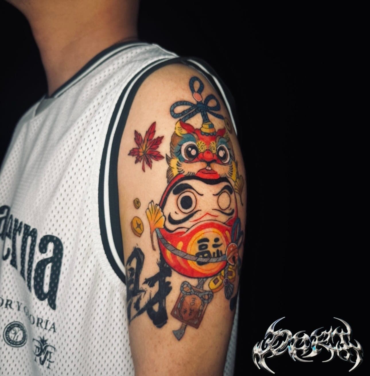 Color tattoo-Daruma doll